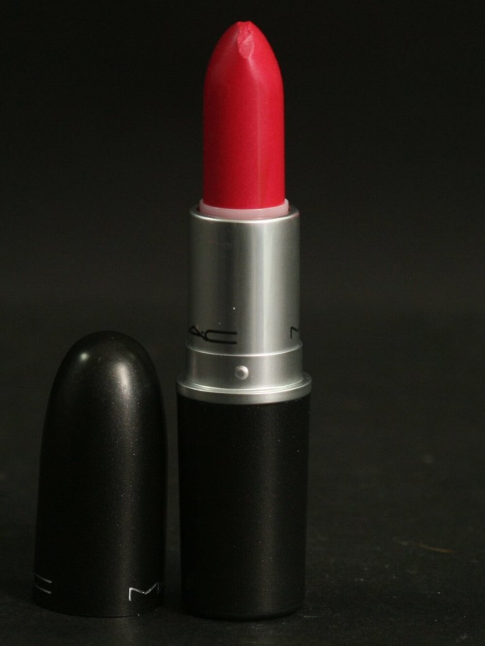 MAC Full Fuchsia Amplified Lipstick - New no box.